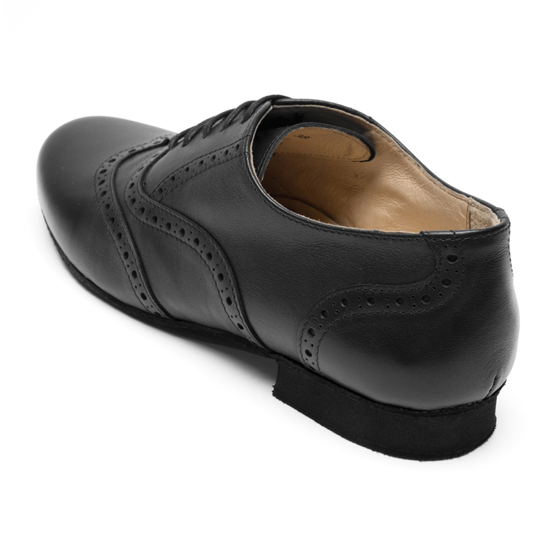 Schwarzer Damen Tanzschuh besticht durch feines Lochmuster-Design mit Chromledersohle.
