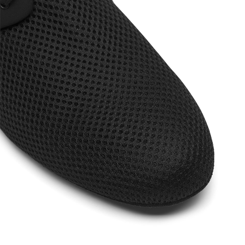 Herren Trainerschuh aus Mesh und Leinen 9013 Dieser atmungsaktive in Italien hergestellte Herren Trainerschuh aus angenehm weichem Material sitzt dank seines leichten Gewichts und des dezenten 1-cm-Absatzes besonders komfortabel am Fuß.