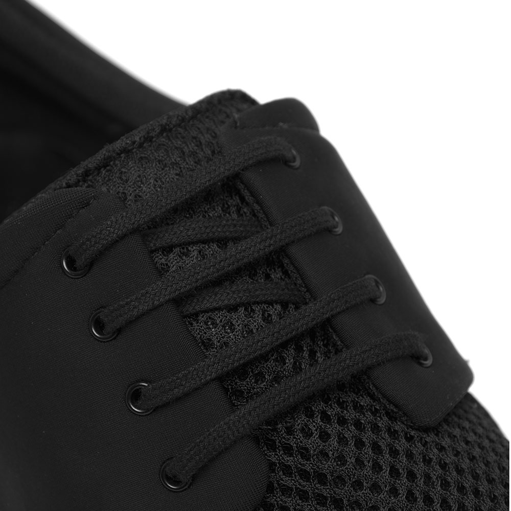 Herren Trainerschuh aus Mesh und Leinen 9013 Dieser atmungsaktive in Italien hergestellte Herren Trainerschuh aus angenehm weichem Material sitzt dank seines leichten Gewichts und des dezenten 1-cm-Absatzes besonders komfortabel am Fuß.